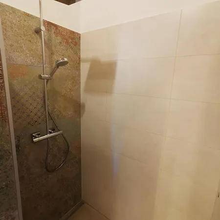 Biohof Zum Gruenen Baum Apartman *